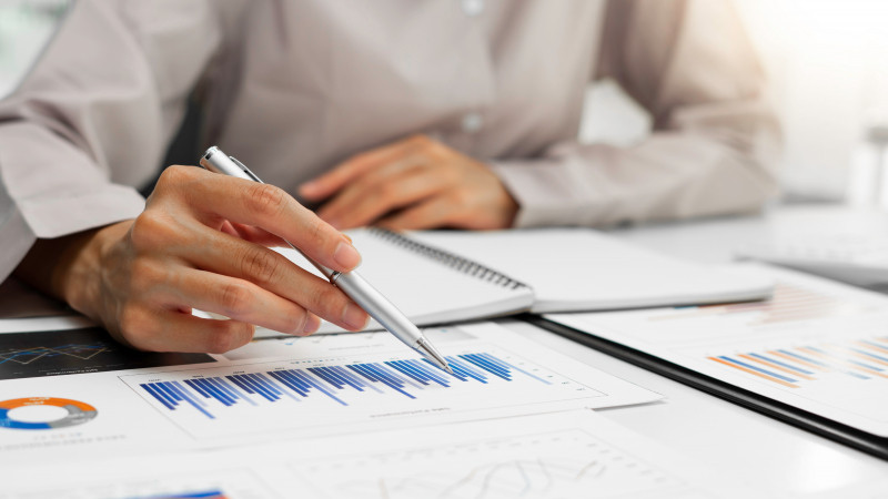 السياسات والإدارة الاستراتيجية ونمو الأعمال